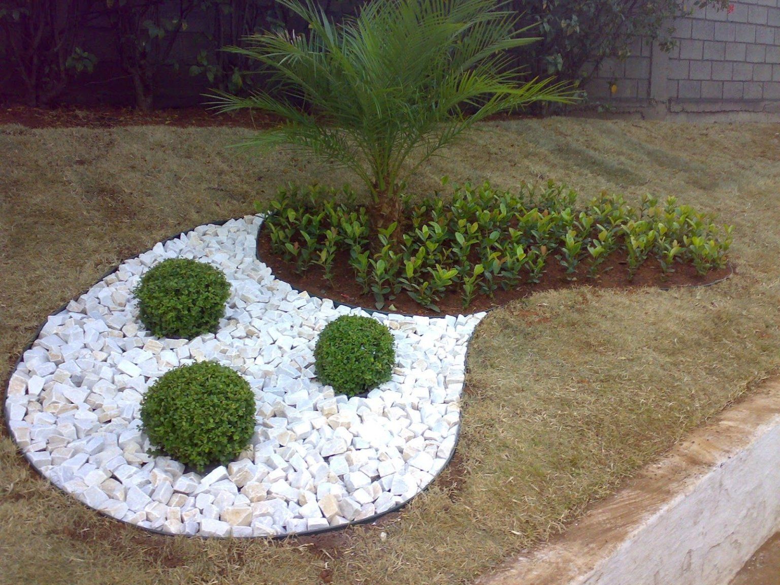 سنگ و شن برای باغچه11