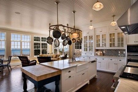 آشپزخانه جزیره ای با کابینت کشو دار