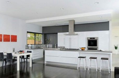 رنگ های سفید و خاکستری در آشپزخانه